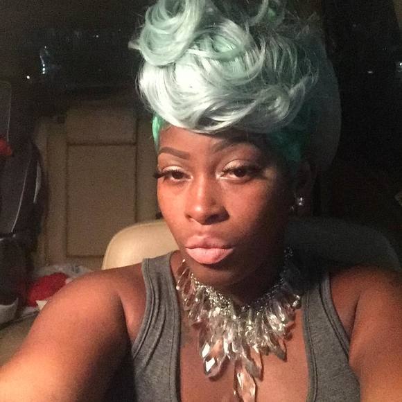 Meet your Posher, Talia - Picture 1 of 1